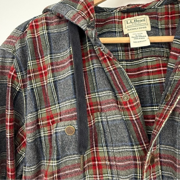L.L. Bean Men’s Flannel Shirt Size Med‎ ID508169 Hooded Plaid Slightly Fitted - Picture 2 of 12